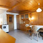 Апартаменты Zuhaus Gruab - Dog Friendly Tyrolean With Fireplace Wildshoenau Premiumcard Вильдшёнау